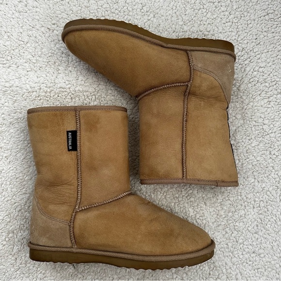 Warmbat Shoes - Warmbat Tan Sheepskin Boots Women’s Size 11